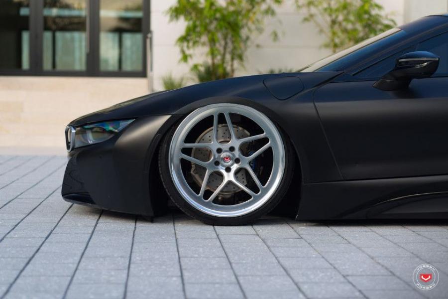  BMW i8 on Vossen Wheels (LC-104) 2016 года  (фото 4 из 39)